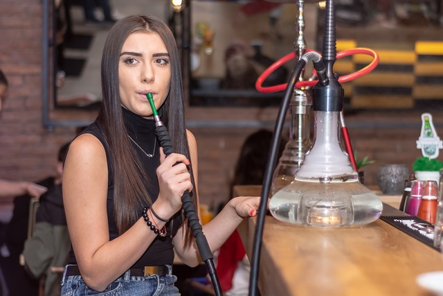 Proč je dobré mít vodní dýmku na party